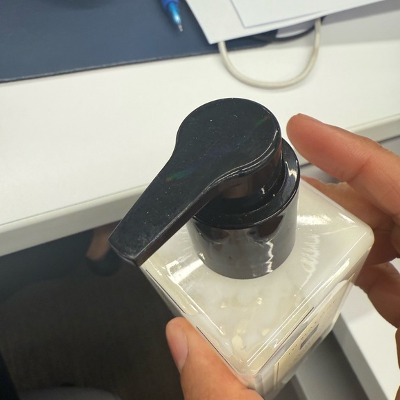 Jo Malone Cream Moisturizer English Pear and Fressia - Picture 4 of 4